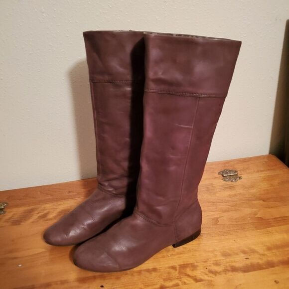 Knee high brown leather boots. - Picture 4 of 7